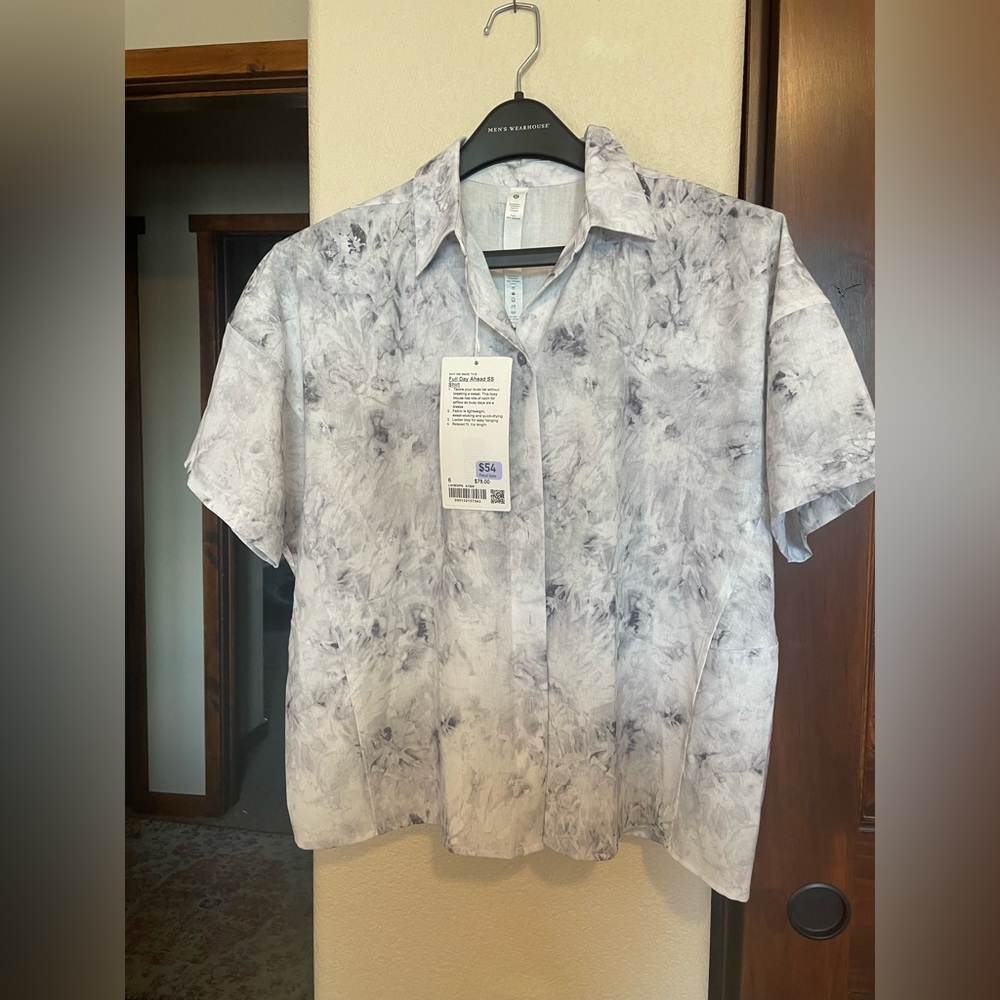 Lululemon button up size 6 new with tags